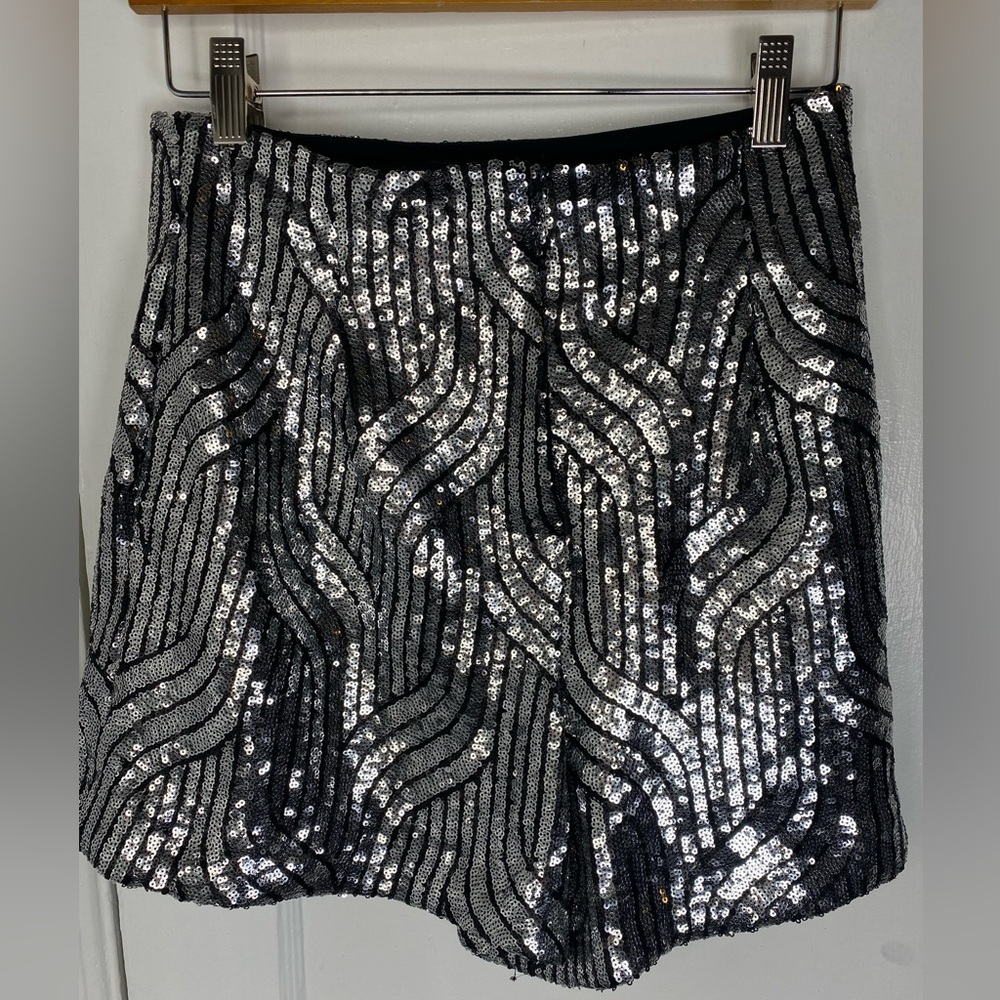 Zara NWT Black and Silver Sequin Shorts with Pockets - Picture 3 of 7